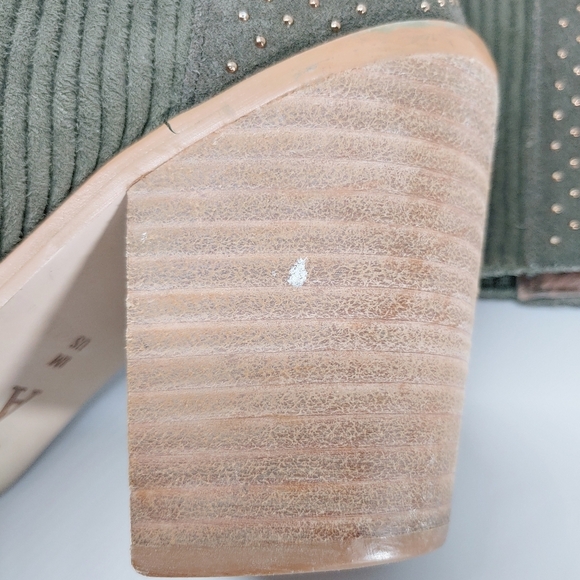 Anthropologie Olive Green Mini Gold Studded Suede Heeled Booties Sz 8 Modern - Picture 15 of 15